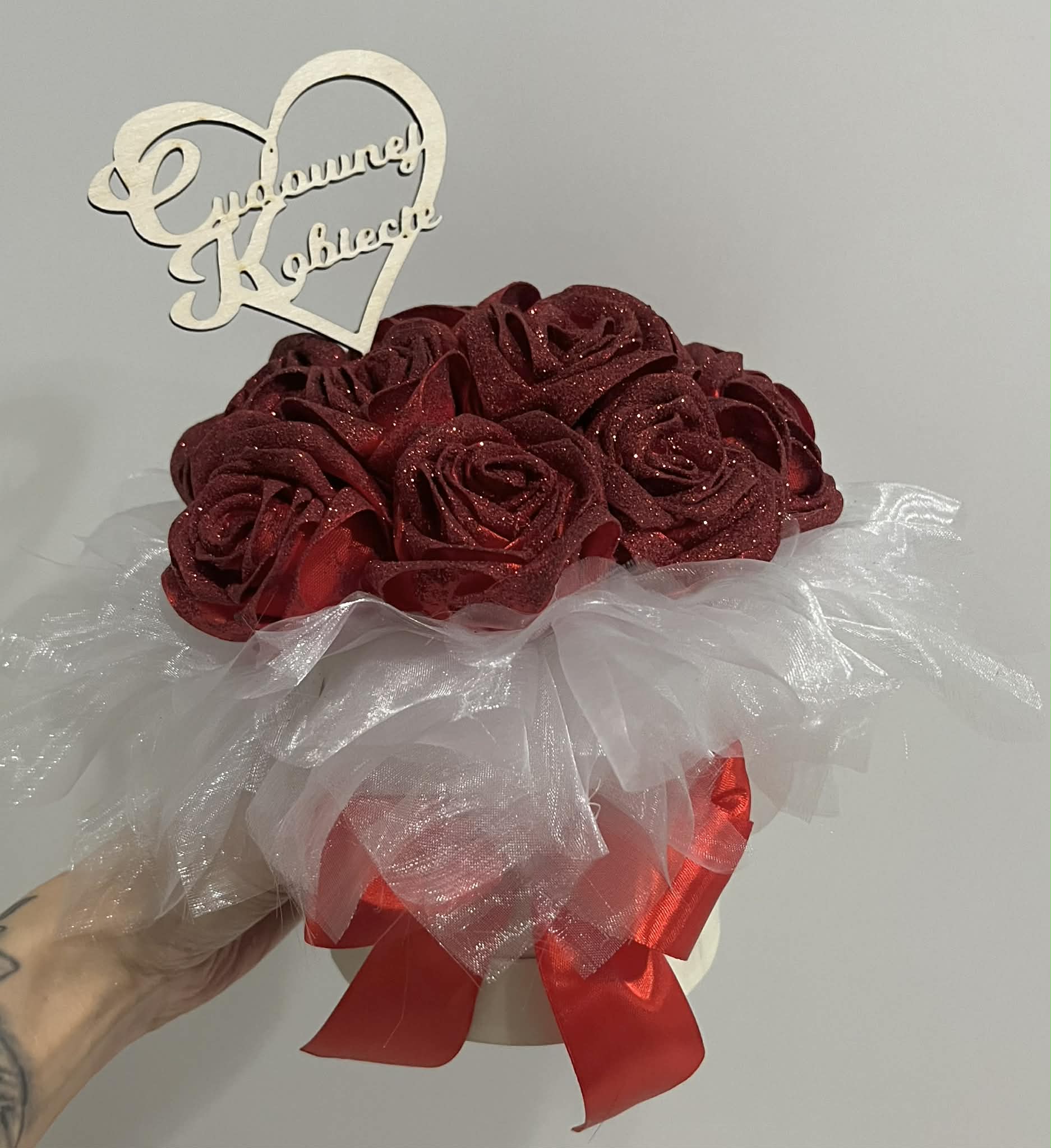 Elegancki Flower Box z Czerwonymi Różami Dla Kobiet Bukiet Prezent Glamour