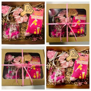 Box prezentowy dla niej PROSECCO – różowy zestaw skarpetki scrunchie kubek