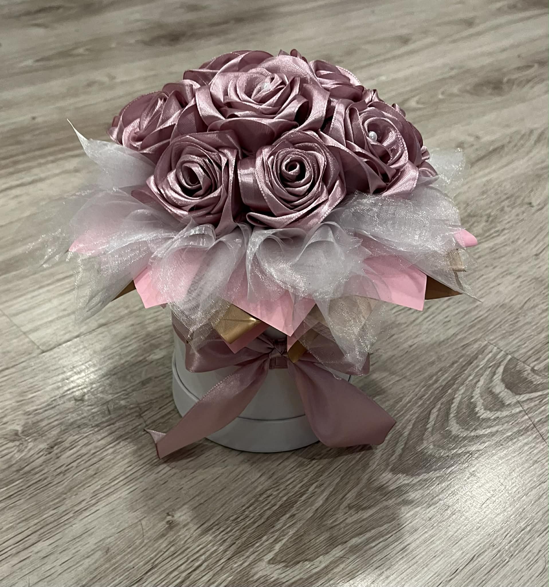 Bukiet róż Flower box pudrowe róże | Prezent dla kobiet | Róże z wstążki - obrazek 3