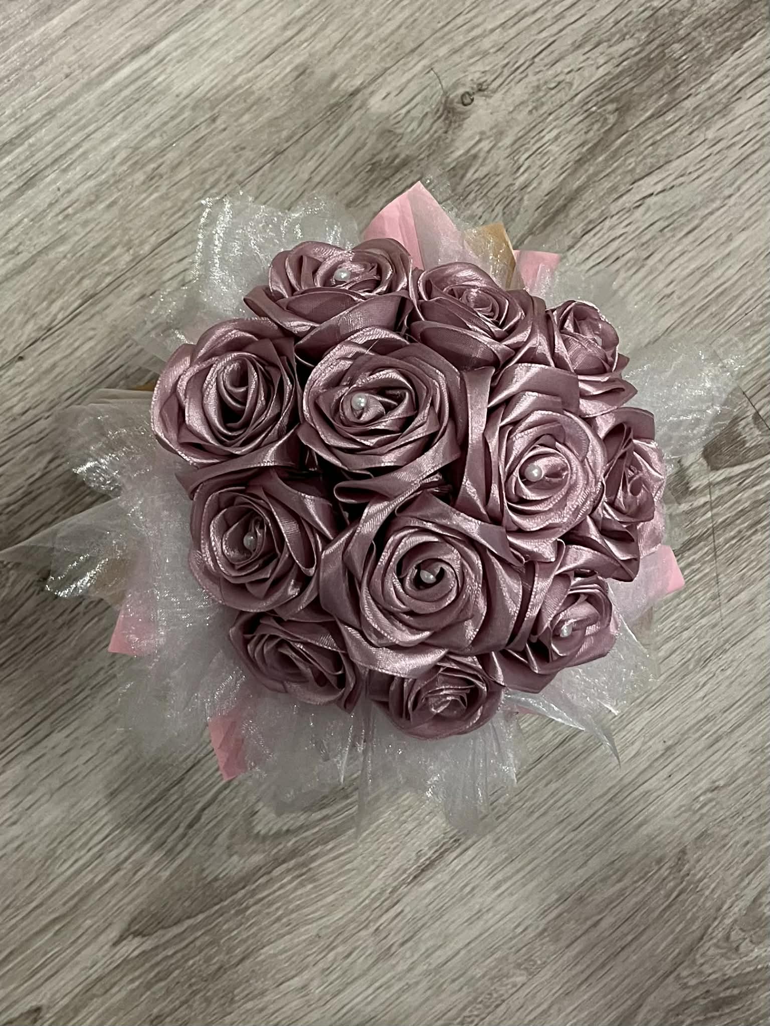 Bukiet róż Flower box pudrowe róże | Prezent dla kobiet | Róże z wstążki - obrazek 4